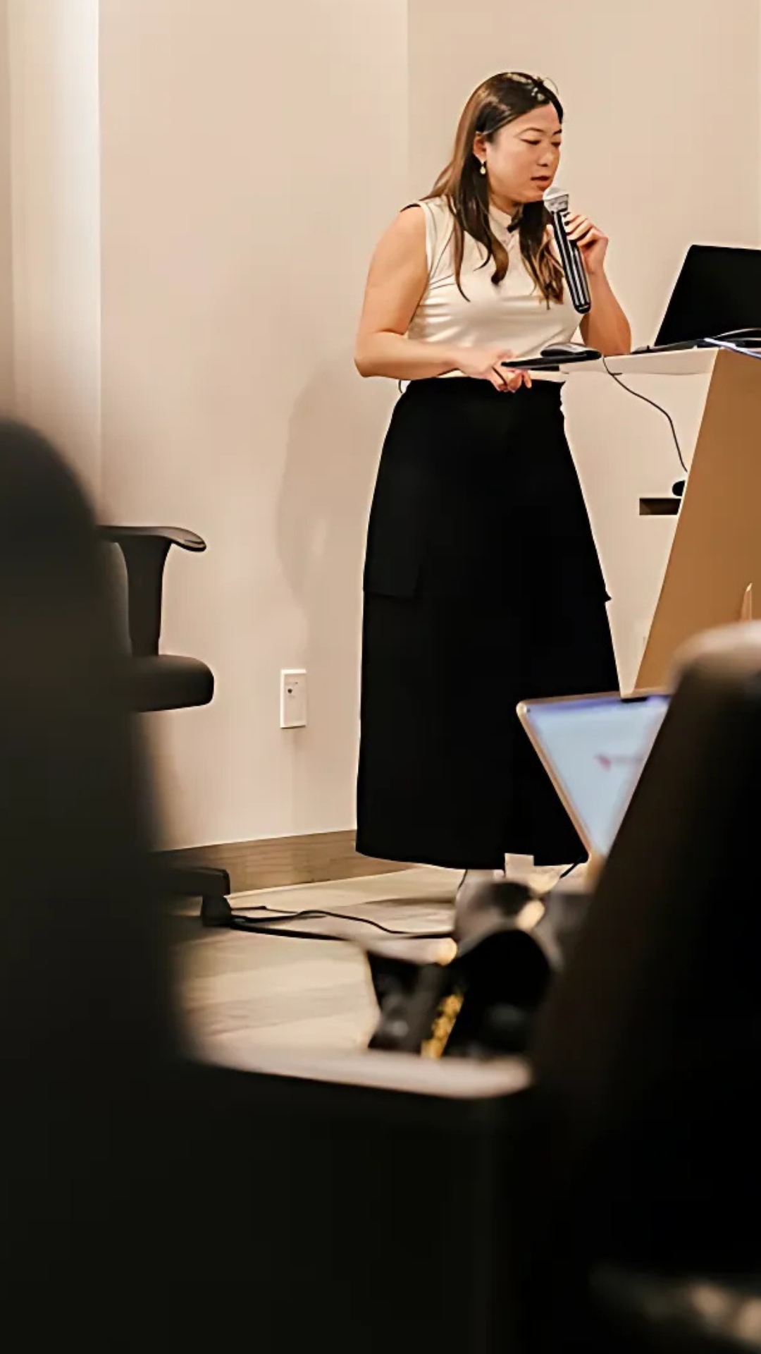 Dra. Fernanda Okita palestrando